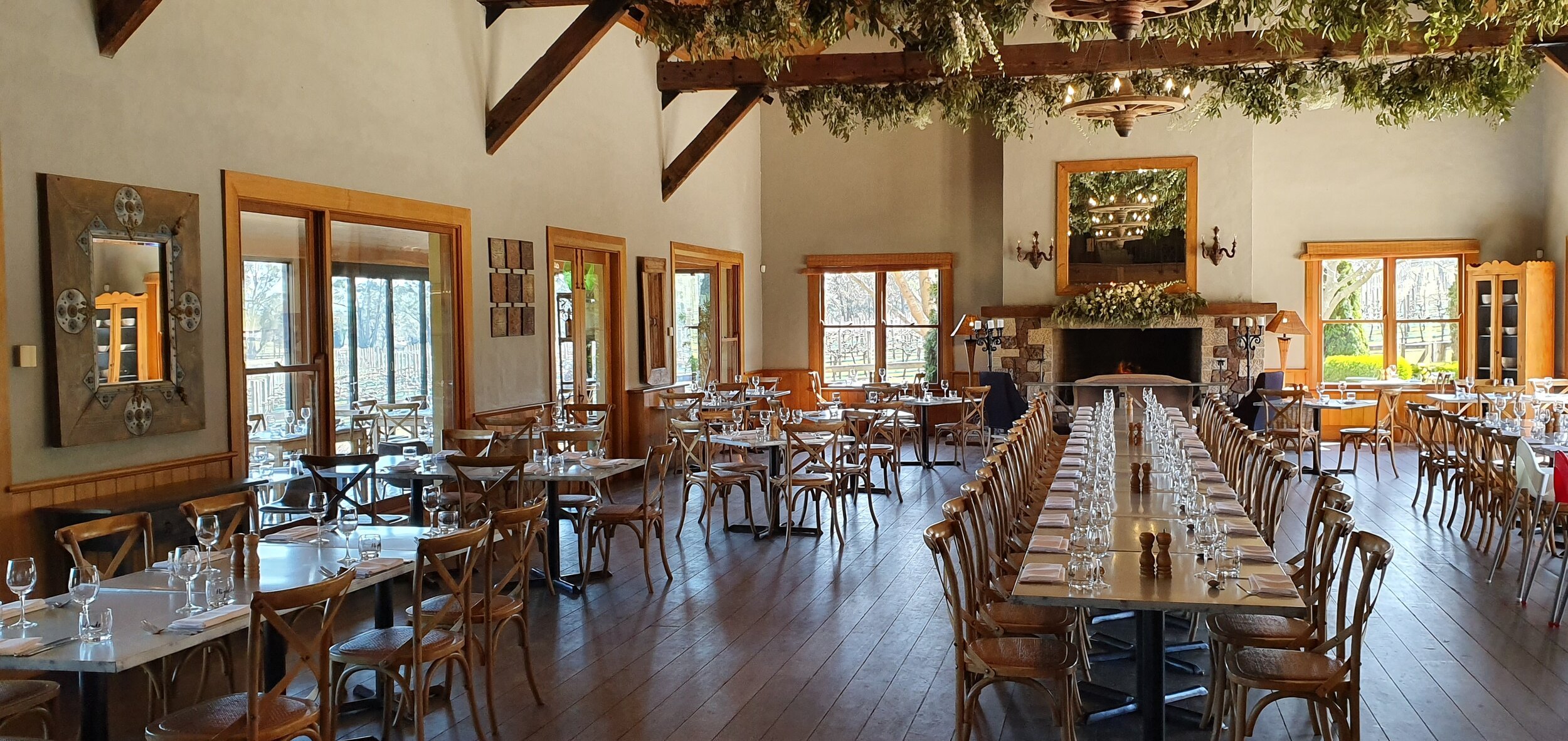 레스토랑 다이닝 (Restaurant Dining)